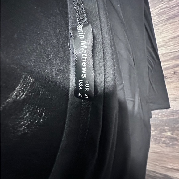 Sarin Mathew’s Black Blouse with Long Sleeves and Classic Style - Picture 3 of 4